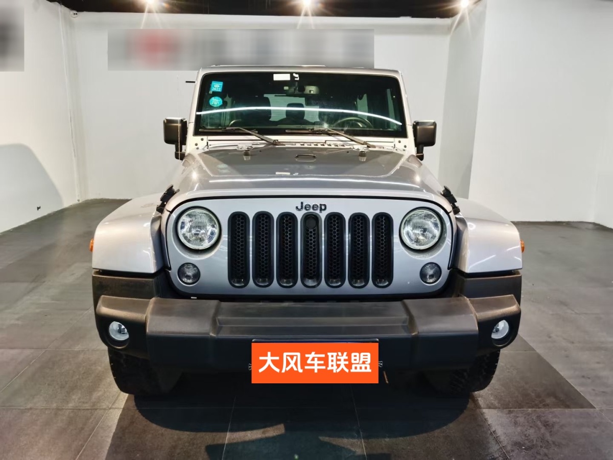 Jeep 牧馬人  2015款 3.0L Sahara 四門舒享版圖片