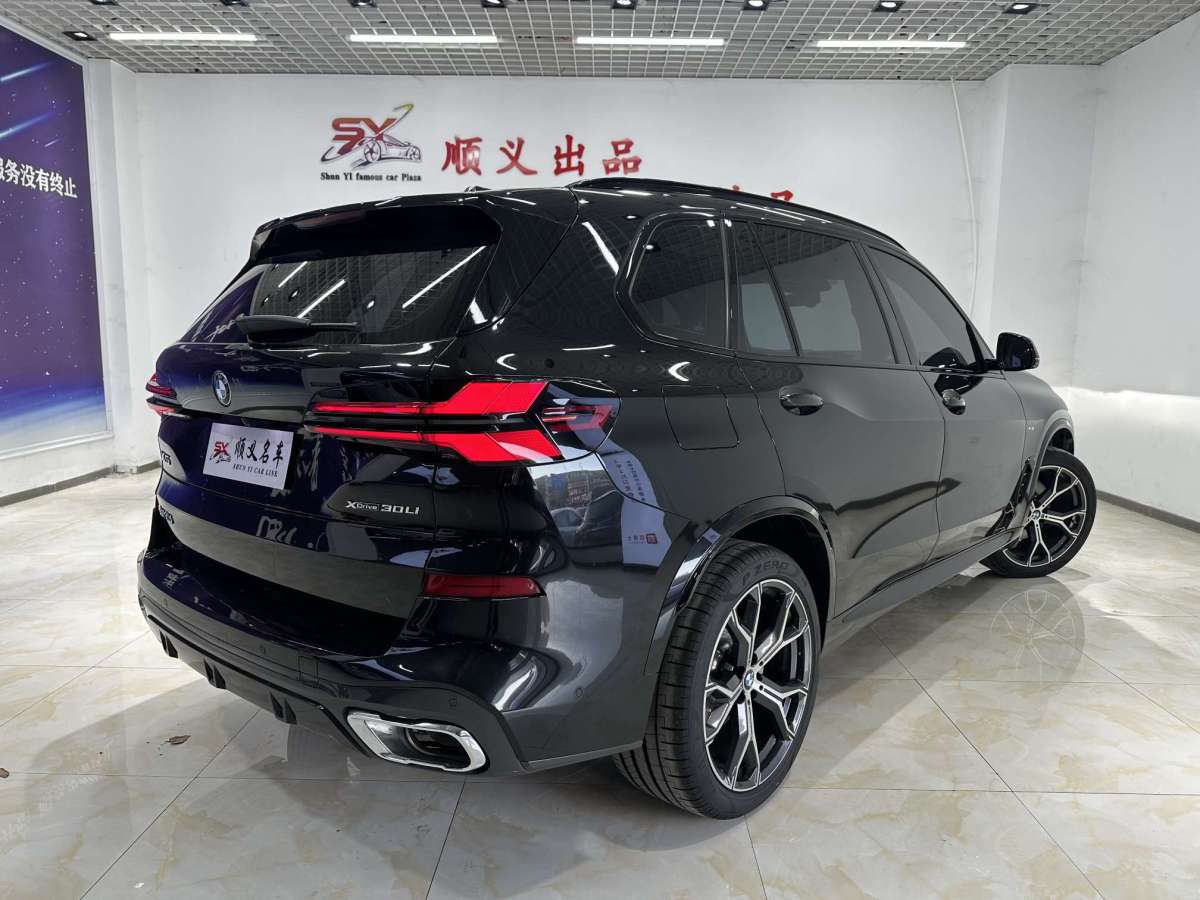 宝马 宝马X5  2023款 xDrive 30Li 尊享型M运动曜夜套装图片