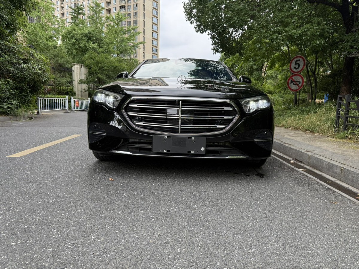 奔馳 奔馳E級(jí)  2024款 E 300 L 時(shí)尚型圖片
