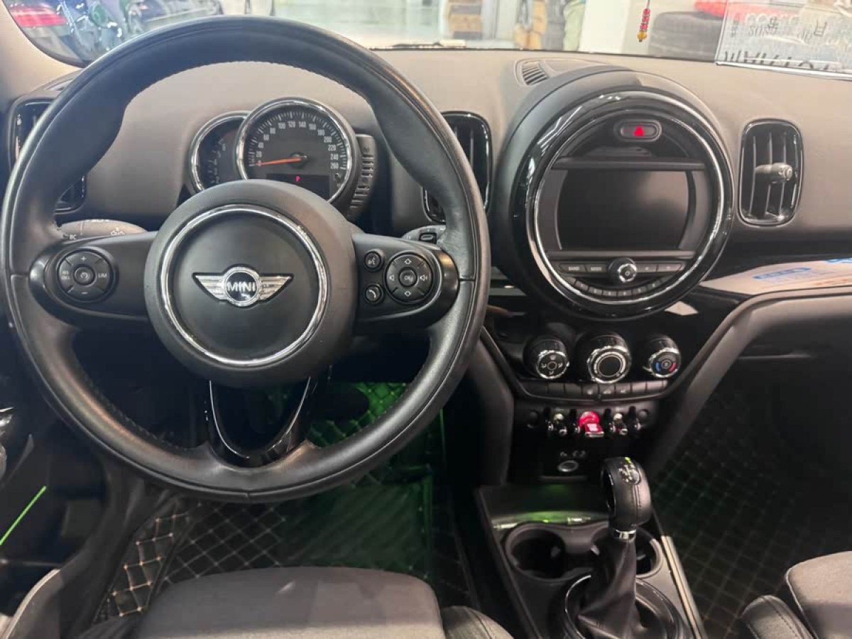 MINI COUNTRYMAN  2018款 1.5T COOPER ALL4 經(jīng)典派圖片