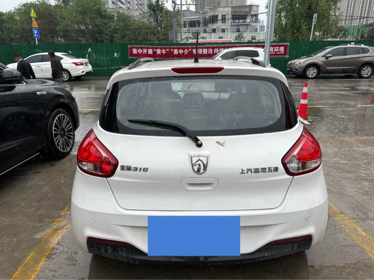寶駿 310  2016款 1.2L 手動(dòng)豪華型圖片