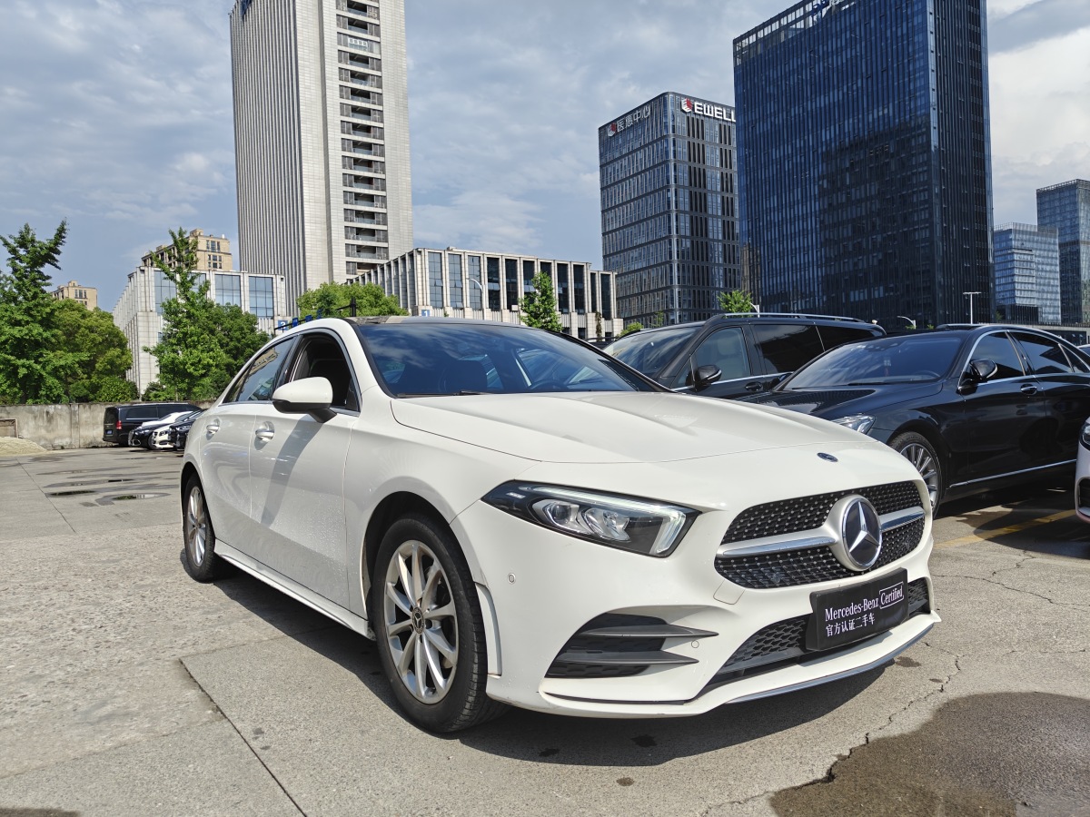 奔馳 奔馳A級(jí)  2021款 A 200 L 運(yùn)動(dòng)轎車(chē)時(shí)尚型圖片
