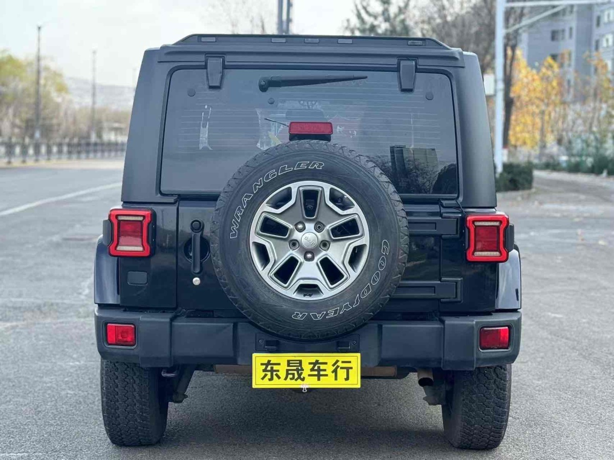 Jeep 牧馬人  2013款 3.6L Sahara 四門(mén)版圖片