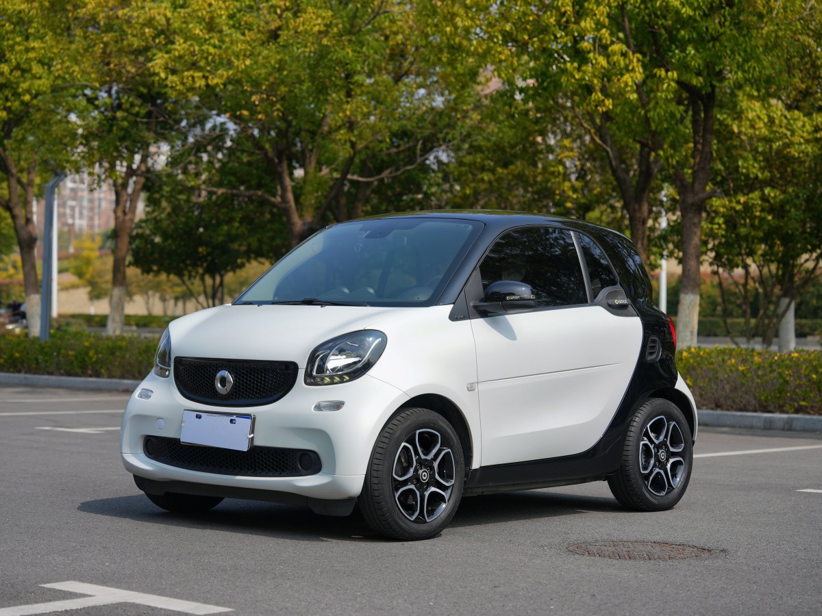 2016年12月smart fortwo  2016款 0.9T 66千瓦硬頂先鋒版