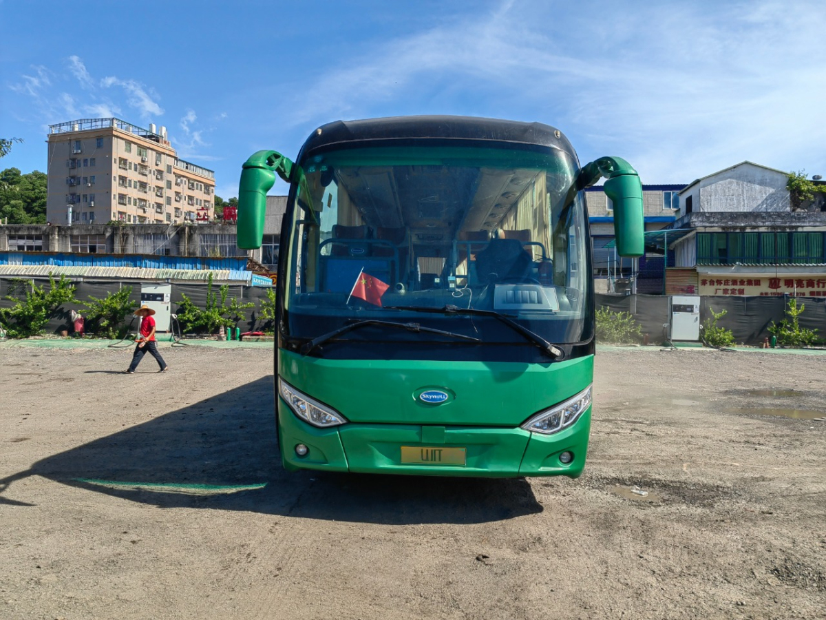 多臺48座有中門安全門開沃6117氣囊旅游車圖片