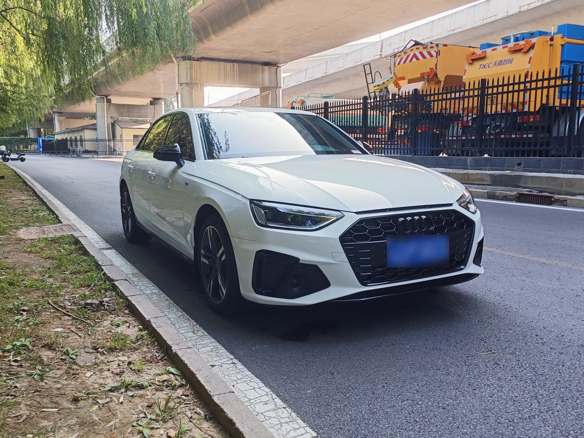 奧迪 奧迪A4L  2022款 40 TFSI 豪華動(dòng)感型圖片