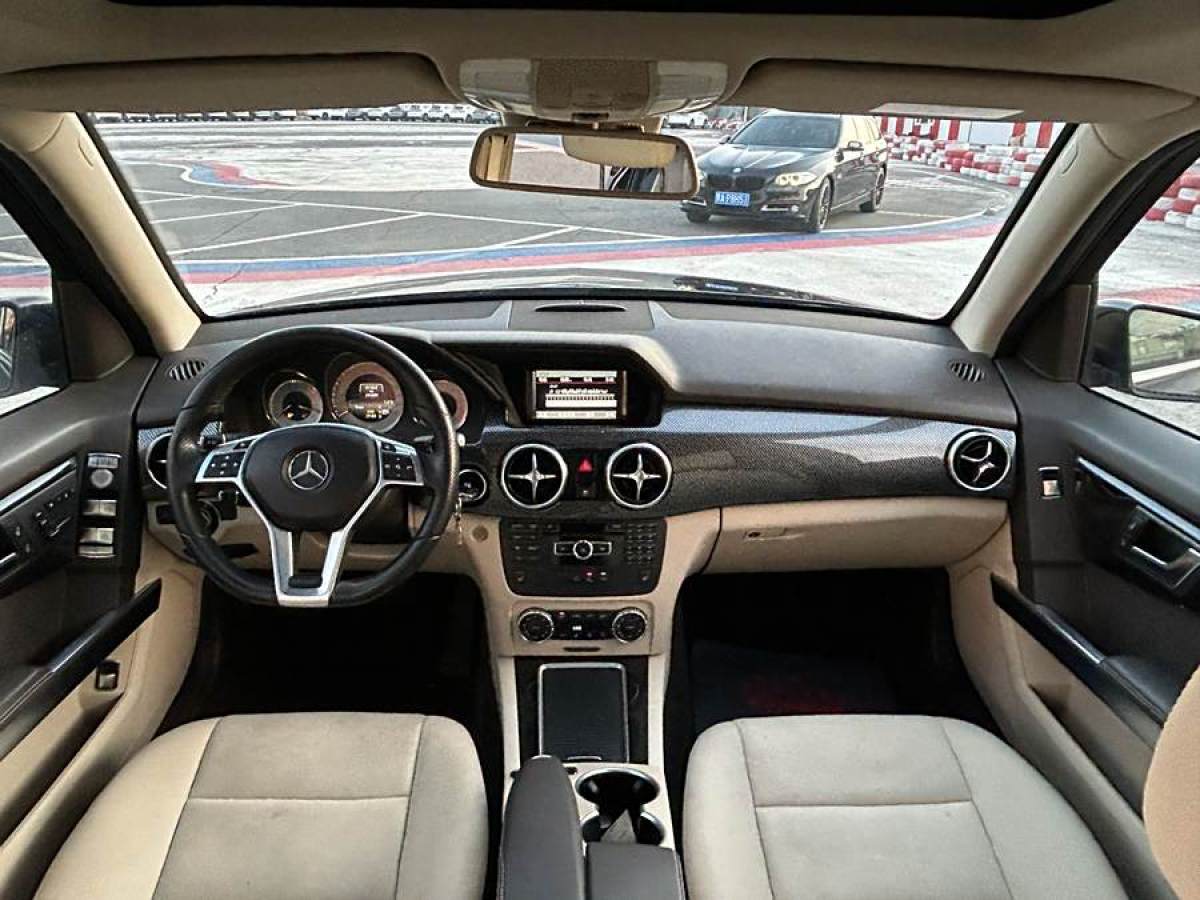 2015年5月奔馳 奔馳GLK級  2015款 GLK 260 4MATIC 時(shí)尚型 極致版