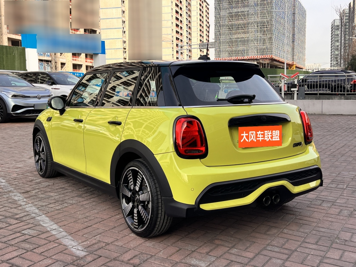 MINI MINI  2023款 改款 2.0T COOPER S 藝術(shù)家 五門版圖片