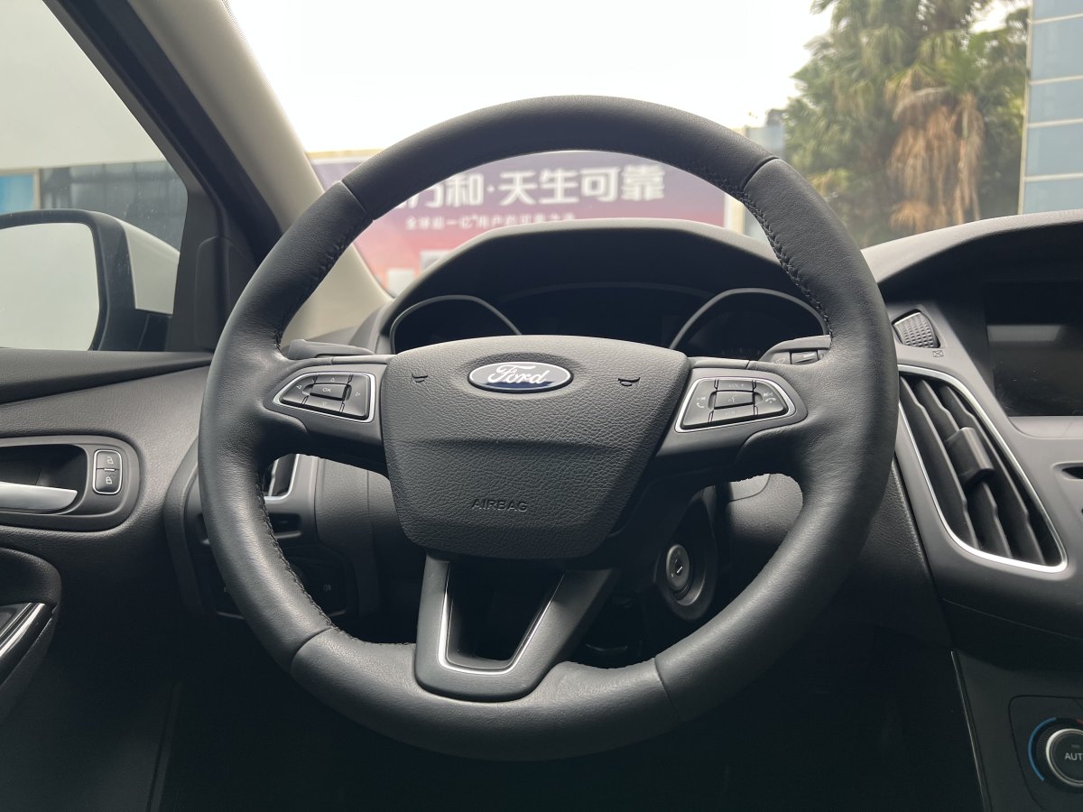 福特 ?？怂? 2018款 三廂經(jīng)典 EcoBoost 180 自動(dòng)精英型圖片