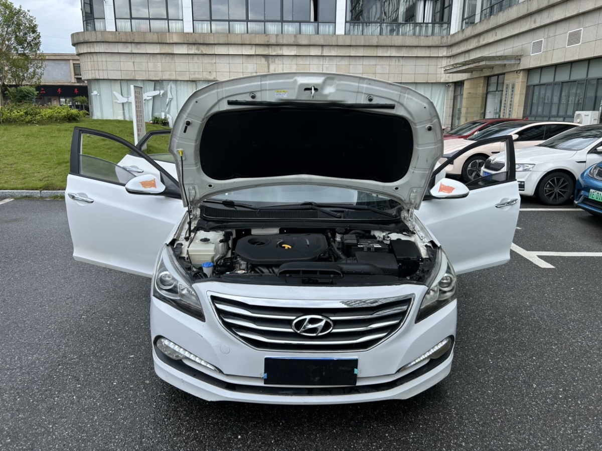 現(xiàn)代 名圖  2014款 1.8L 自動尊貴型DLX圖片