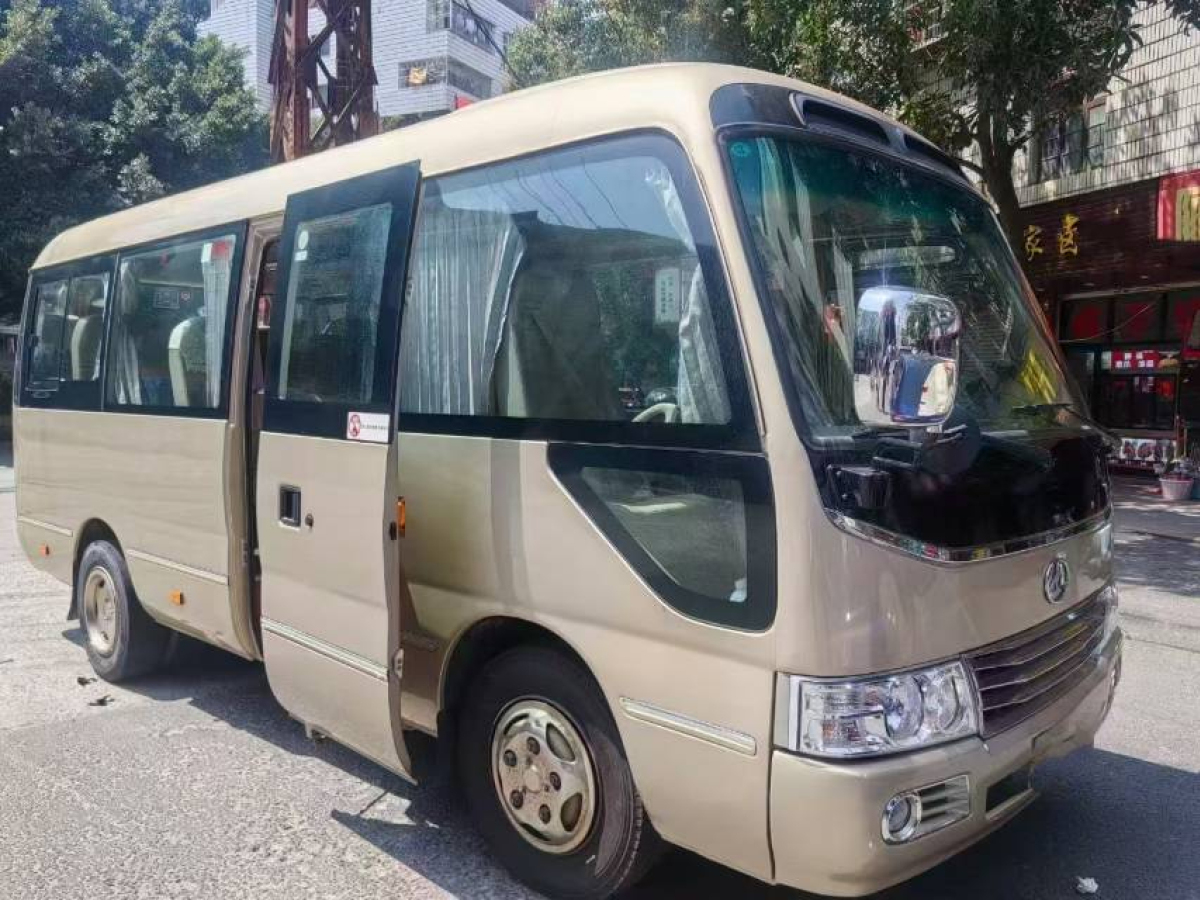 福建牌國(guó)五18座中型雙檔齊全江鈴晶馬旅游車圖片