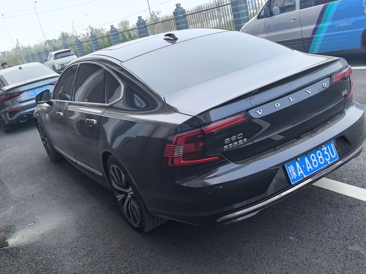 2023年4月沃爾沃 S90  2023款 B5 智遠(yuǎn)豪華版