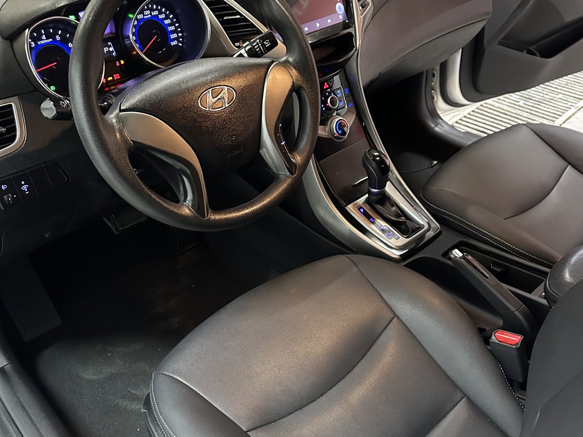 現(xiàn)代 朗動  2015款 1.6L 自動領(lǐng)先型圖片