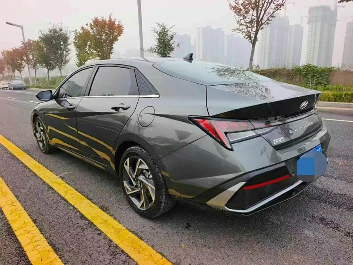 現(xiàn)代 伊蘭特  2023款 1.5L CVT LUX尊貴版圖片