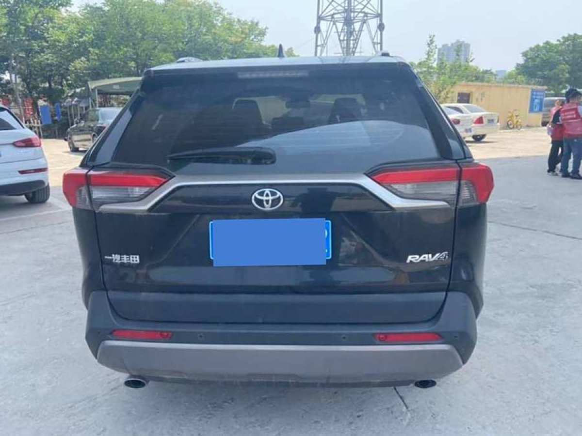 豐田 RAV4榮放  2022款 2.0L CVT兩驅(qū)風(fēng)尚版圖片