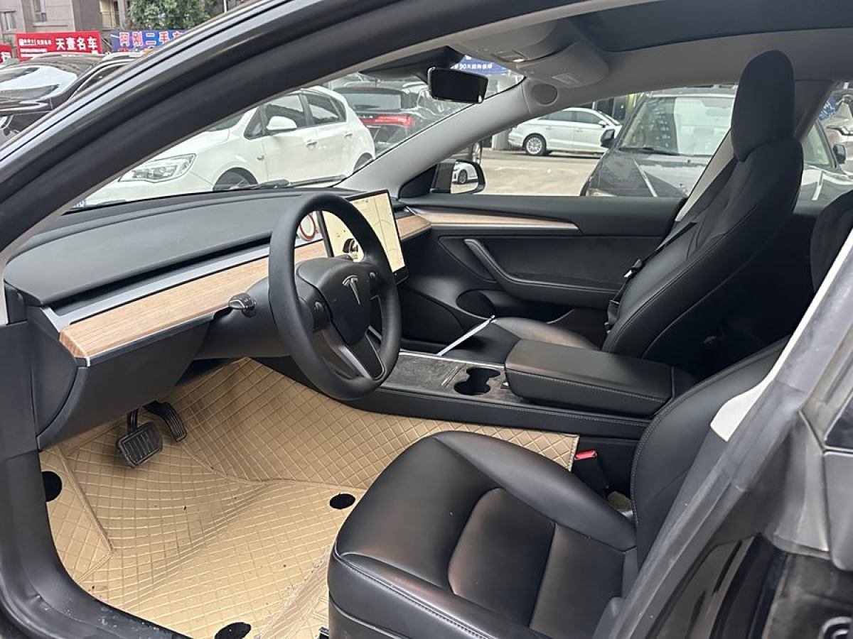 特斯拉 Model 3  2019款 標(biāo)準(zhǔn)續(xù)航后驅(qū)升級(jí)版圖片