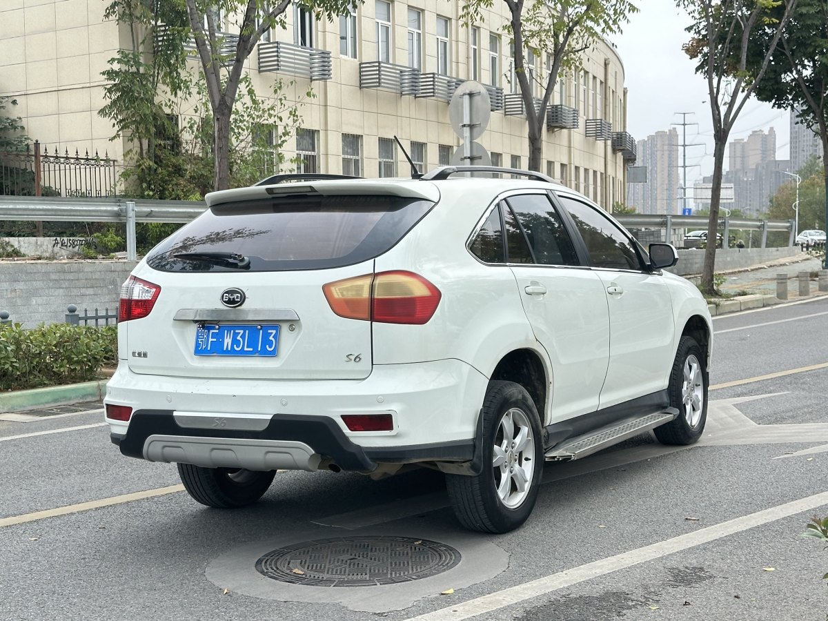 比亞迪 S6  2012款 2.0L 手動(dòng)尊貴型圖片