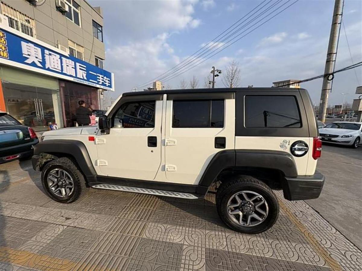 北京 BJ40  2018款 40L 2.0T 手動柴油四驅(qū)尊貴版圖片