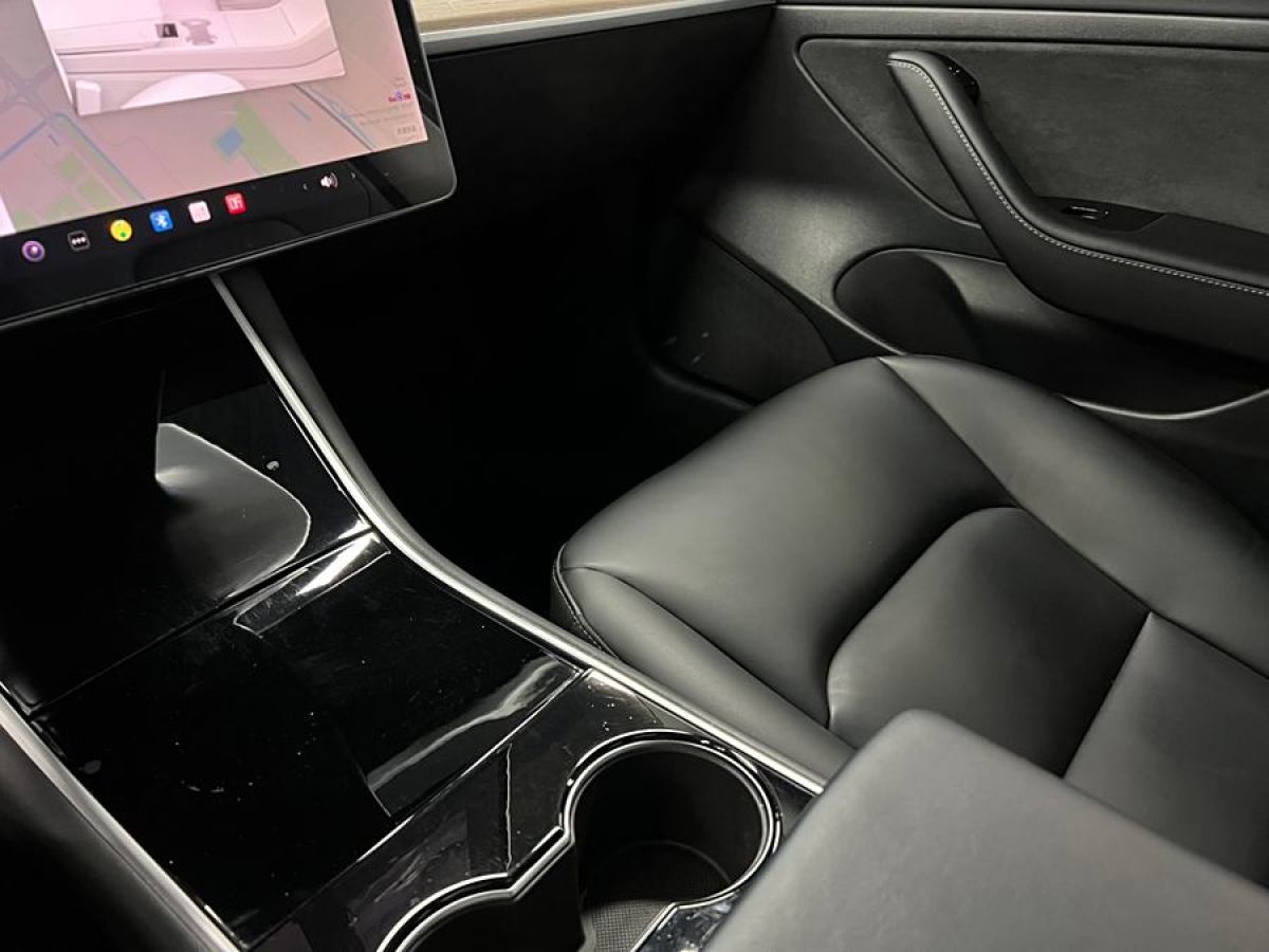 特斯拉 Model 3  2019款 標(biāo)準(zhǔn)續(xù)航后驅(qū)升級版圖片