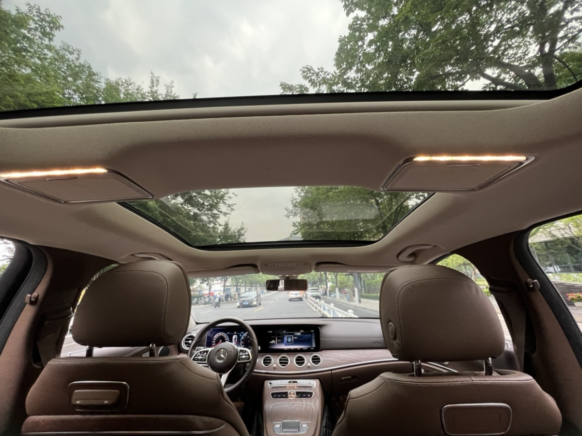 奔馳 奔馳E級  2020款 E 300 L 時(shí)尚型圖片