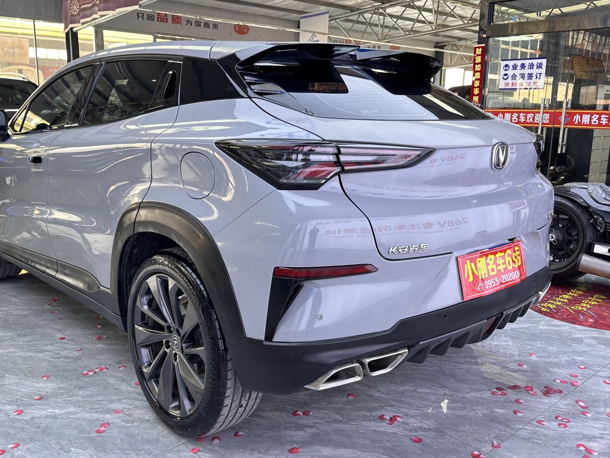 長(zhǎng)安 UNI-T  2020款 1.5T 尊貴型圖片