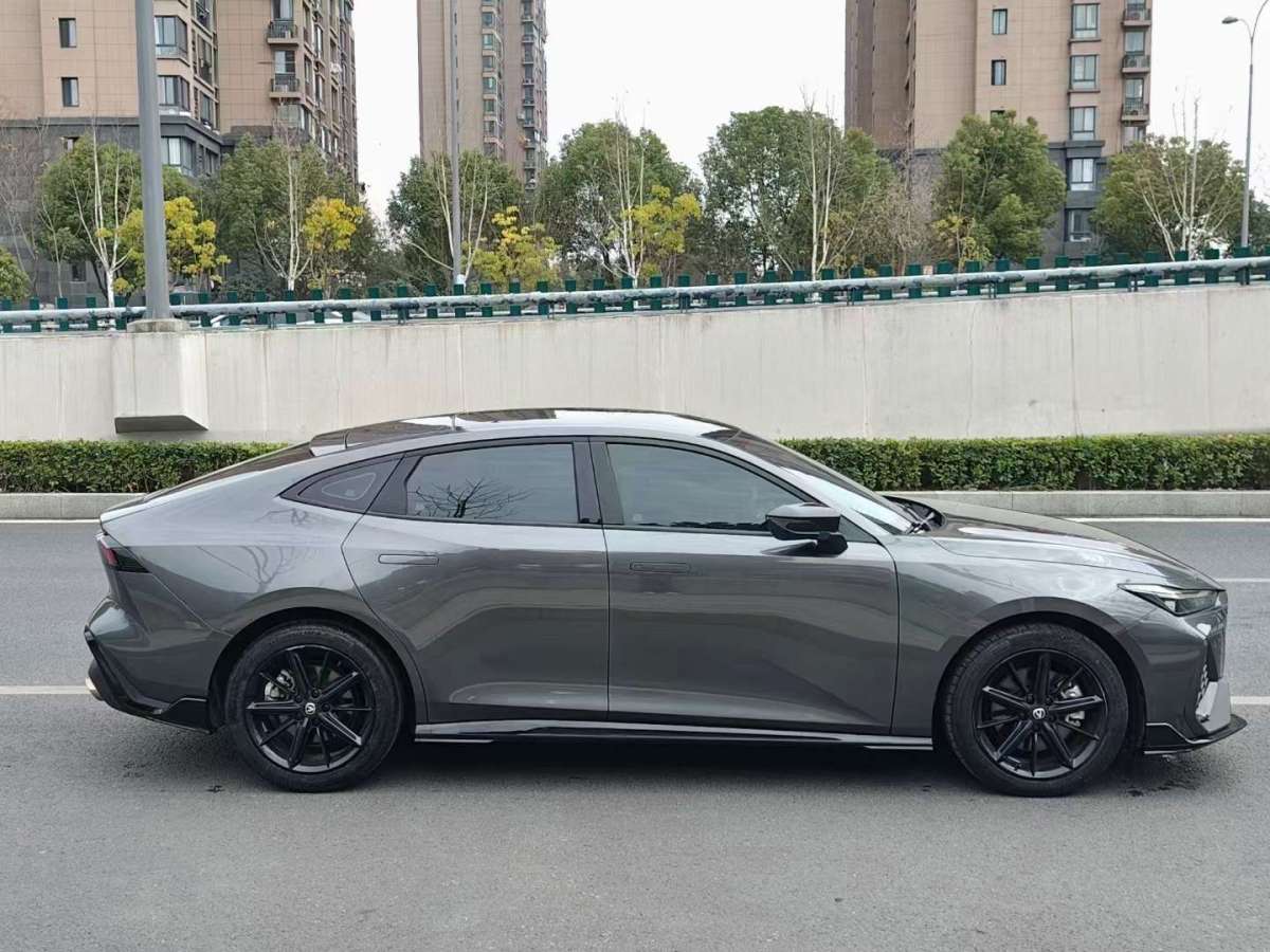 長(zhǎng)安 長(zhǎng)安UNI-V  2023款 2.0T 領(lǐng)速版圖片