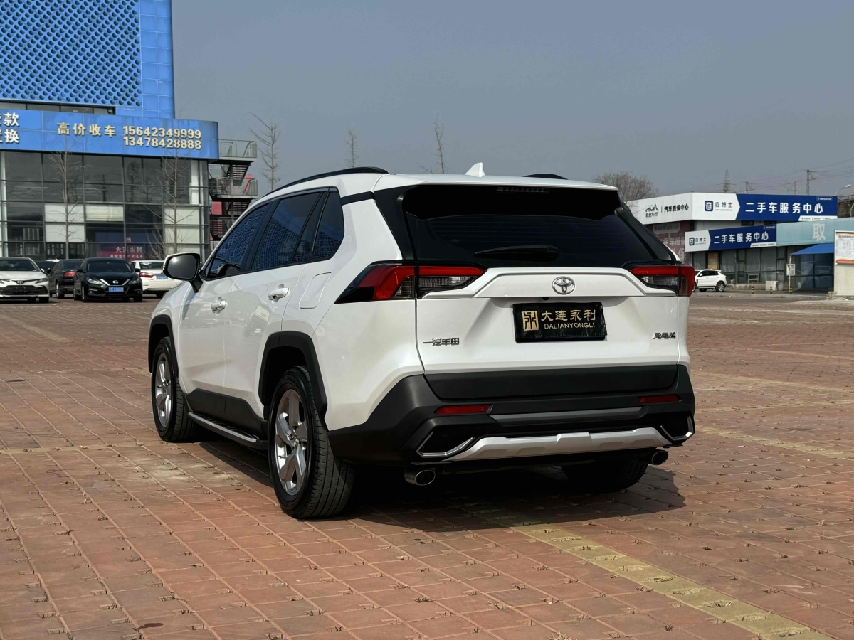 豐田 RAV4  2018款 榮放 2.0L CVT兩驅(qū)風(fēng)尚版圖片