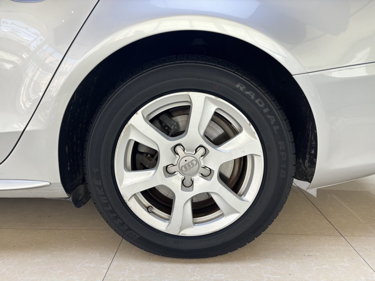 奧迪 奧迪A4L  2009款 2.0 TFSI 標(biāo)準(zhǔn)型圖片