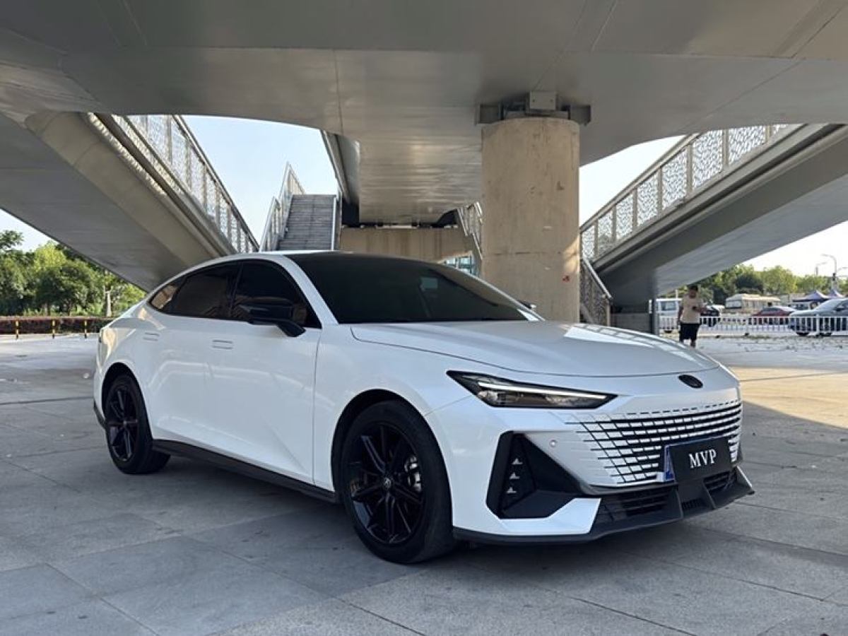 长安 长安UNI-V  2022款 1.5T 卓越型图片