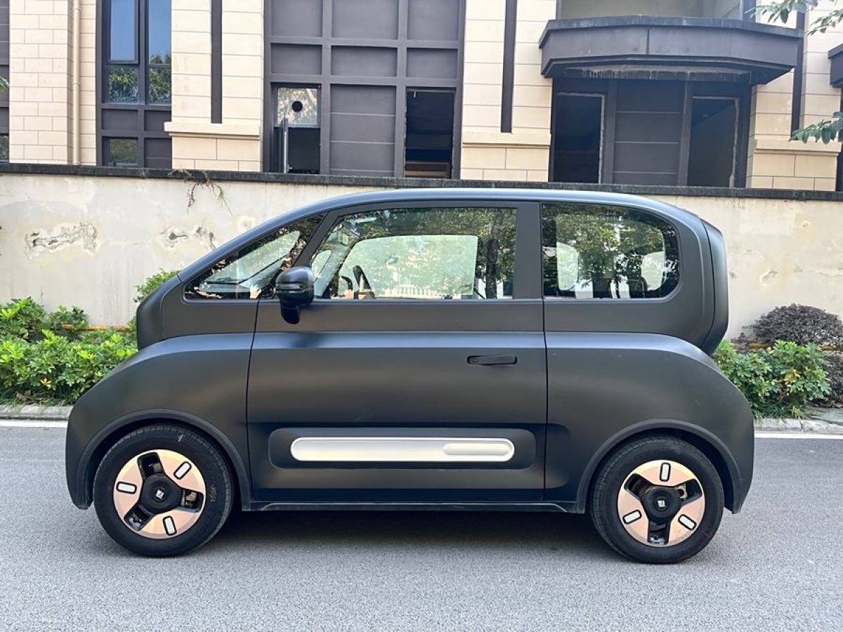 寶駿 寶駿KiWi EV  2022款 藝術(shù)家輕享版 三元鋰圖片