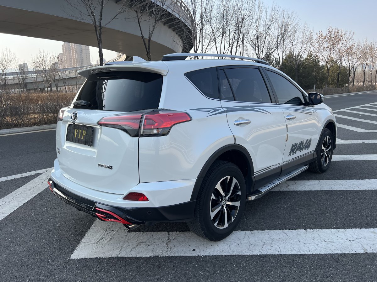 2017年3月豐田 RAV4  2016款 榮放 2.0L CVT兩驅(qū)舒適版