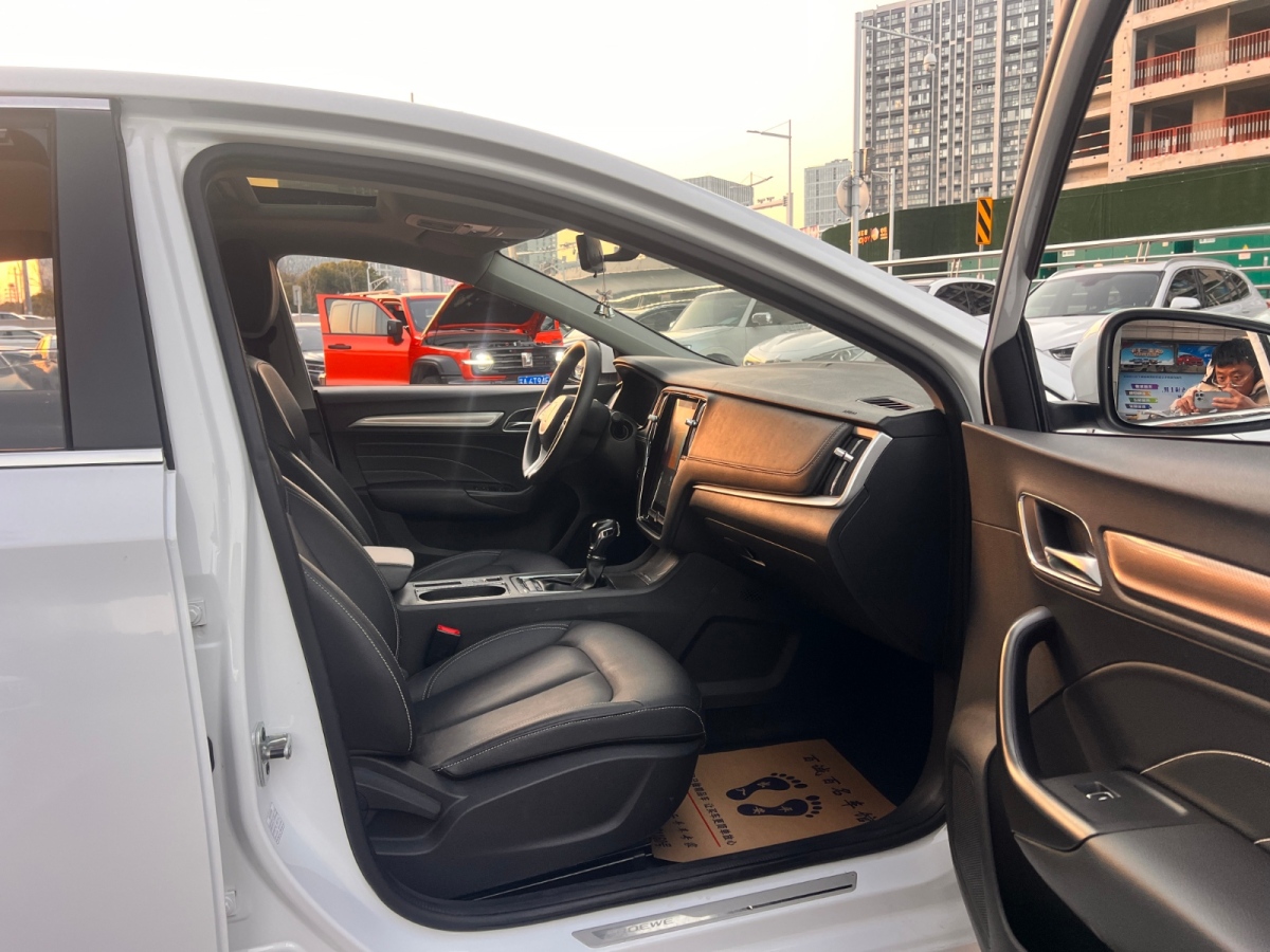 榮威 i6  2020款  PLUS 1.6L CVT 4G互聯(lián)榮耀至尊版圖片