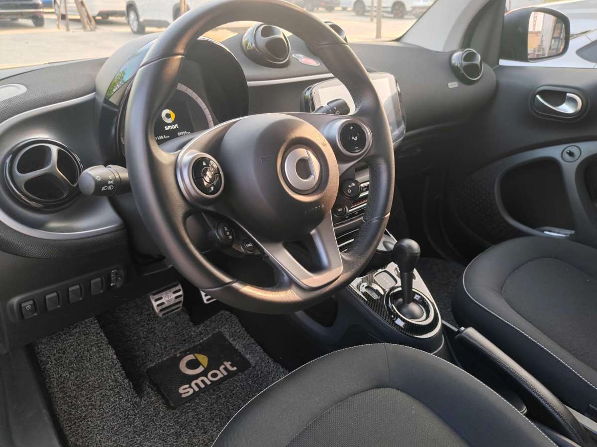 2018年06月smart fortwo  2018款 1.0L 52千瓦硬頂靈動版