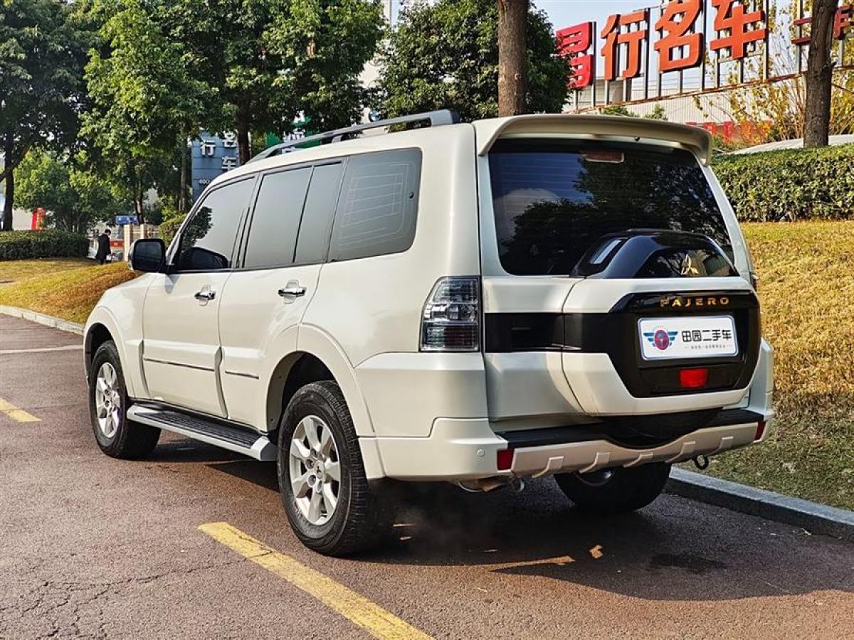 三菱 帕杰羅  2020款  3.0L 自動標(biāo)準(zhǔn)版圖片