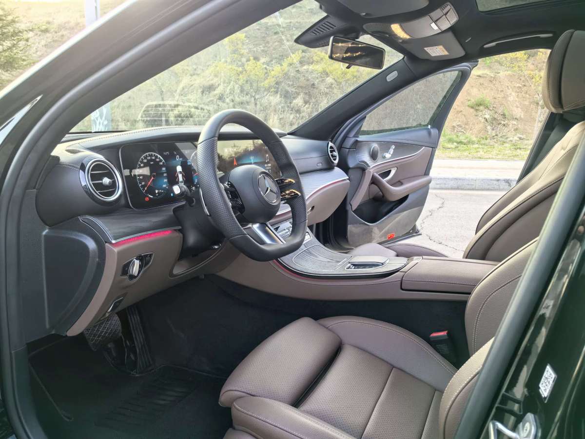 奔驰 奔驰E级  2015款 改款 E 260 L 运动型图片