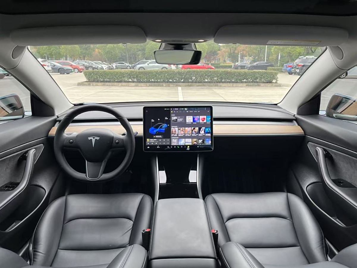 特斯拉 Model 3  2019款 標(biāo)準(zhǔn)續(xù)航后驅(qū)升級版圖片