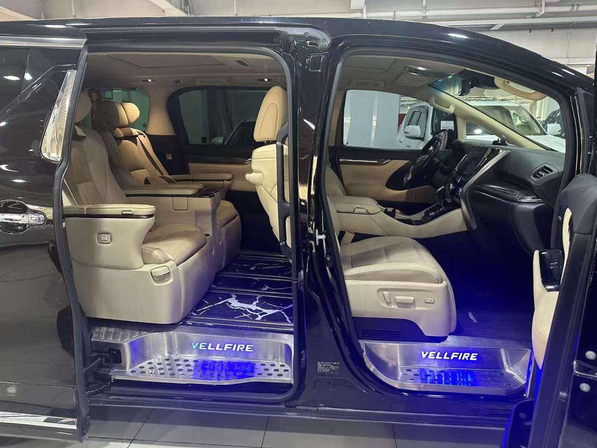 豐田 威爾法  2021款 皇冠 雙擎 2.5L HV尊貴版圖片