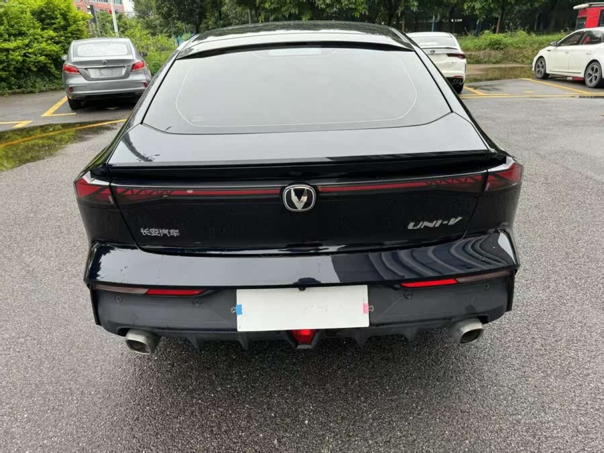 長(zhǎng)安 長(zhǎng)安UNI-V  2022款 1.5T 尊貴型圖片