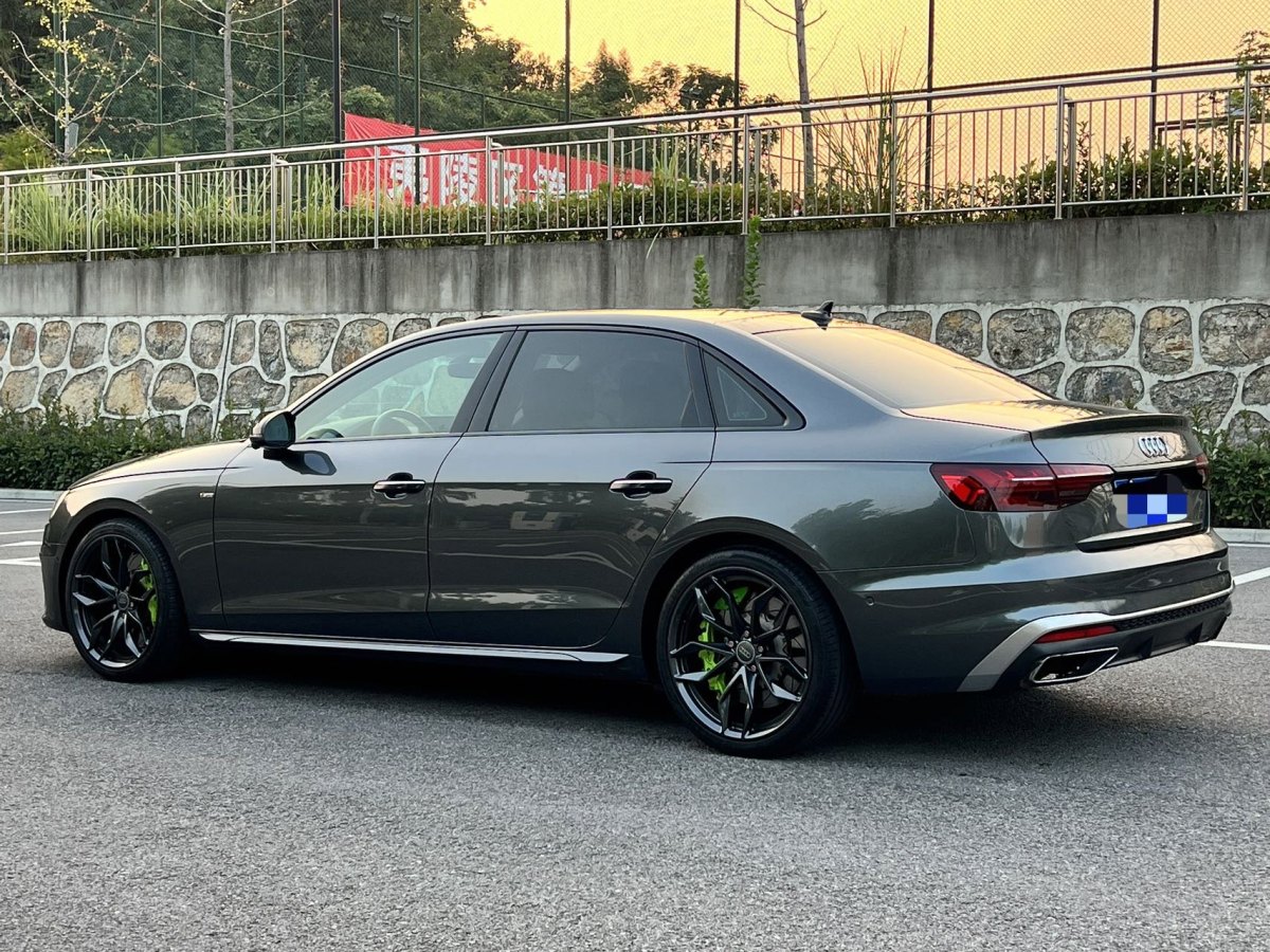 奧迪 奧迪A4L  2020款 40 TFSI quattro 豪華動(dòng)感型圖片