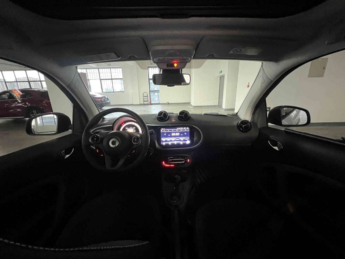 2015年6月smart fortwo  2015款 1.0L 52千瓦硬頂激情版