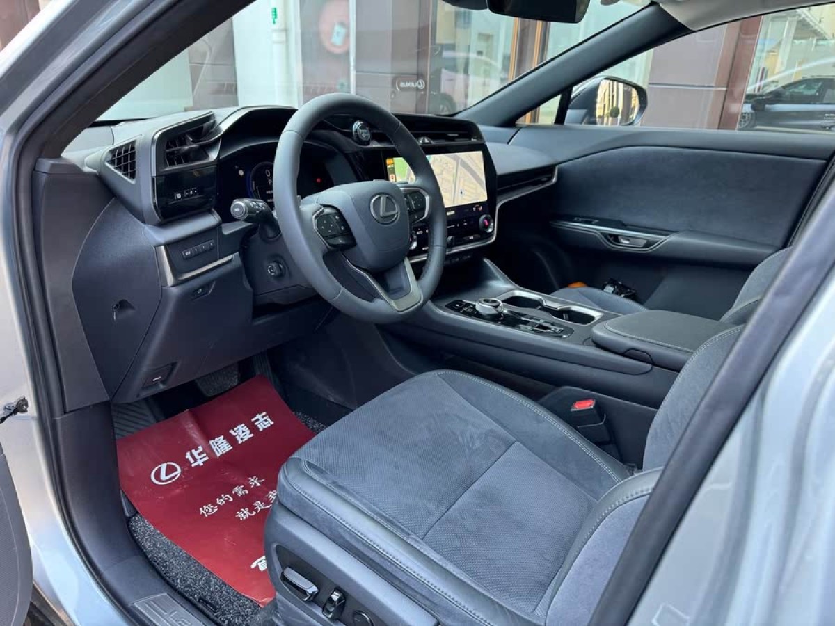 雷克薩斯 雷克薩斯RZ  2023款 450e 四驅(qū)縱領(lǐng)版圖片