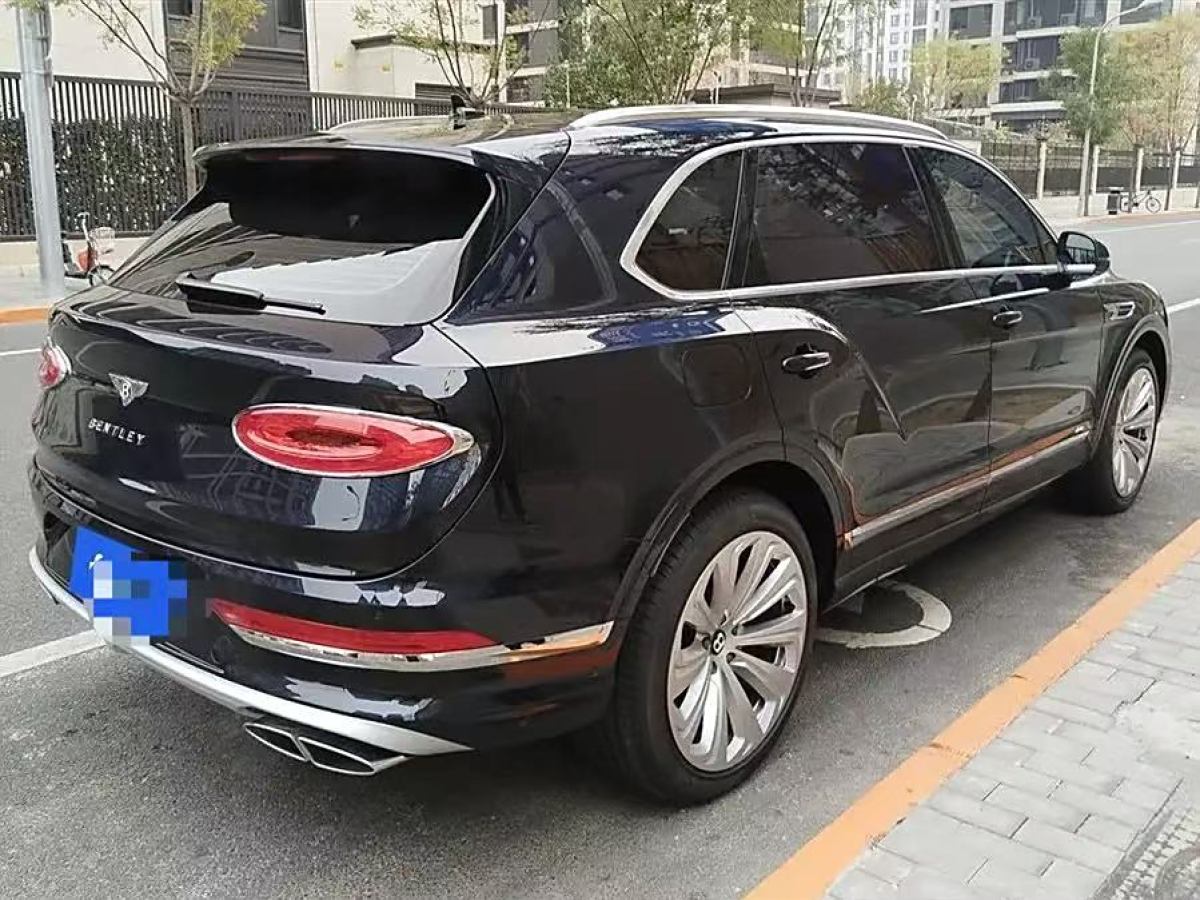 賓利 添越  2023款 4.0T V8 長(zhǎng)軸距雅度版圖片