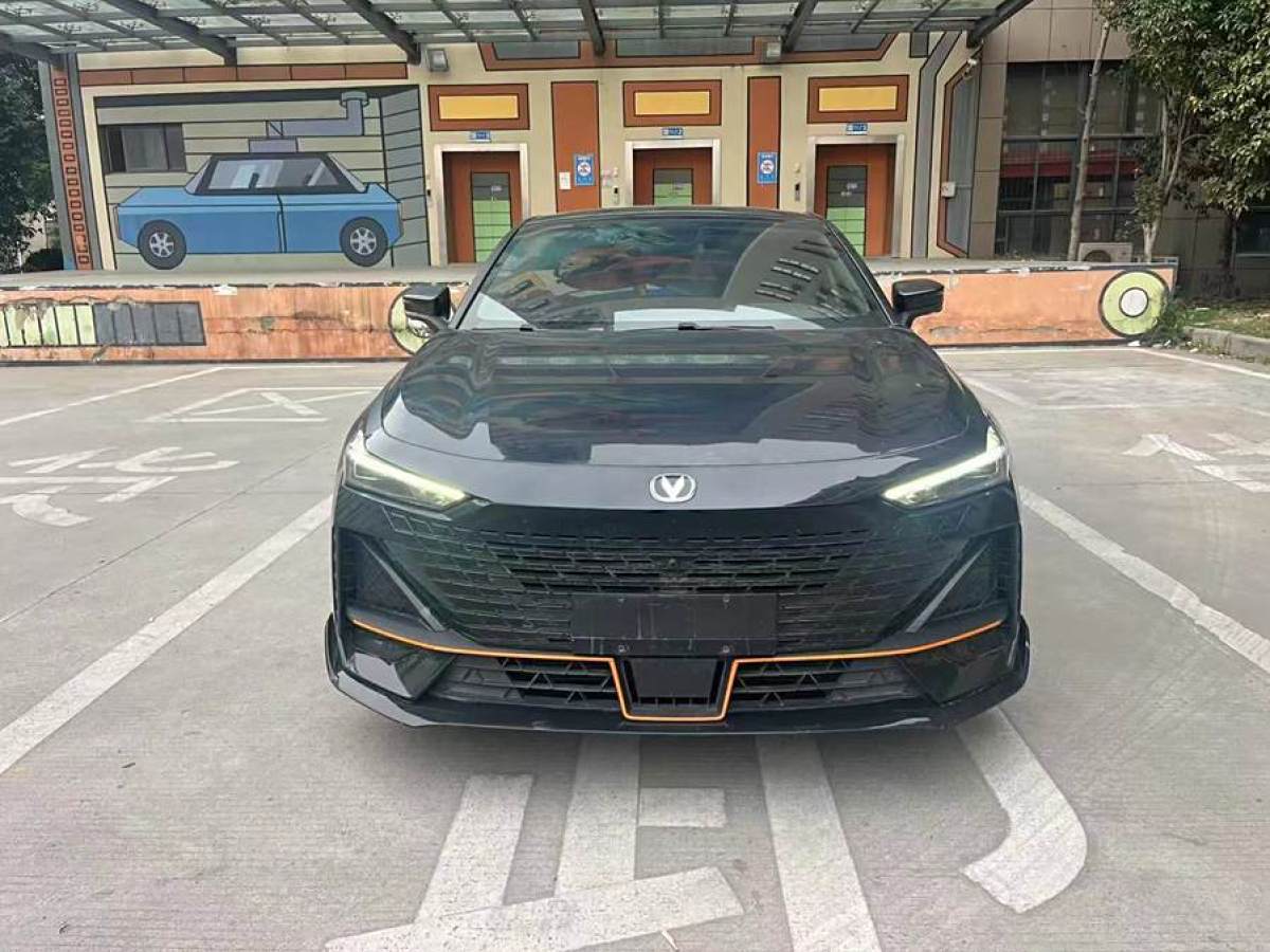 長(zhǎng)安 長(zhǎng)安UNI-V  2022款 1.5T 運(yùn)動(dòng)版圖片