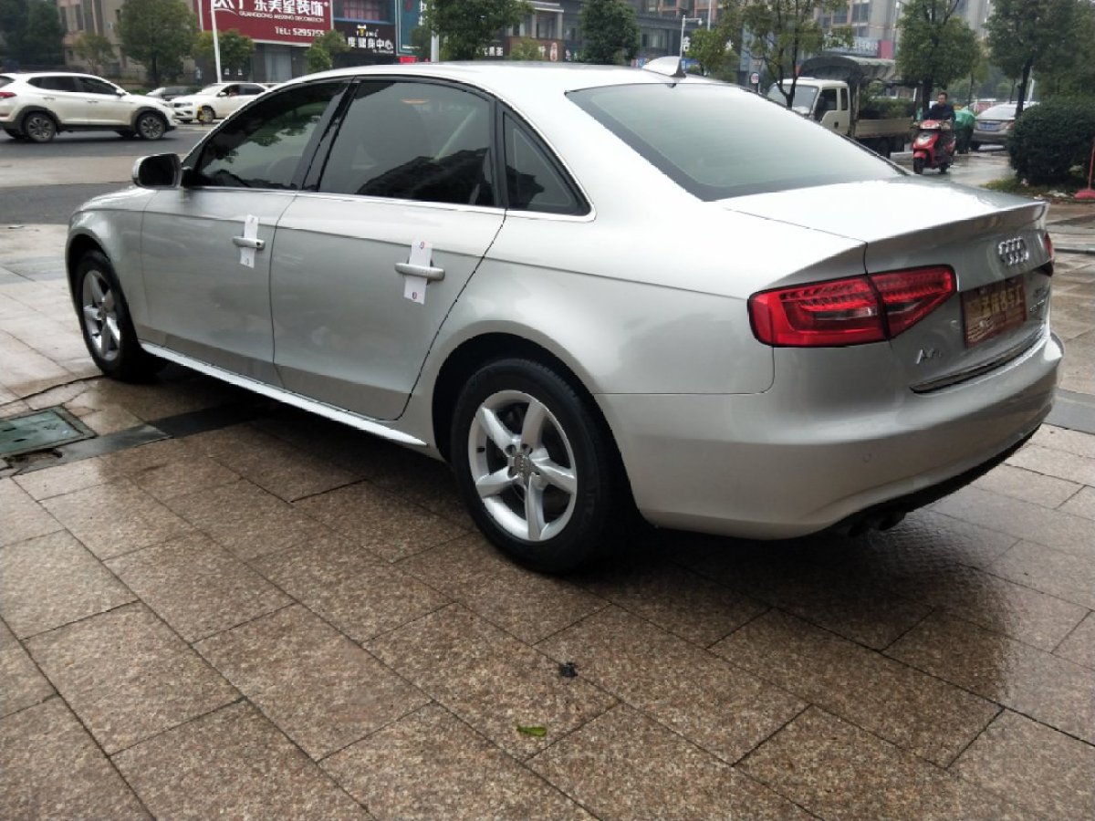 2013年8月奧迪 奧迪A4L  2013款 30 TFSI 自動(dòng)舒適型