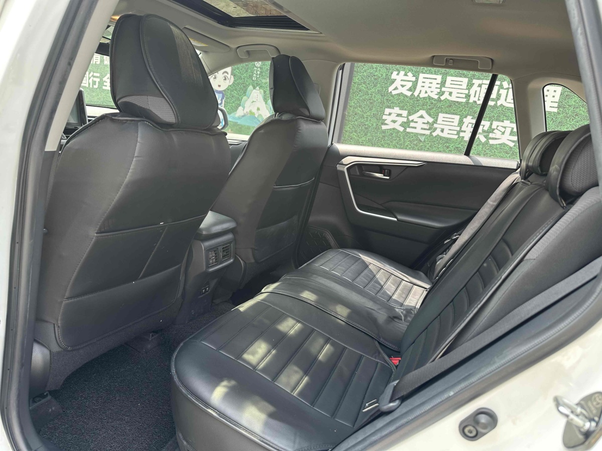 豐田 RAV4  2018款 榮放 2.0L CVT兩驅(qū)風(fēng)尚版圖片