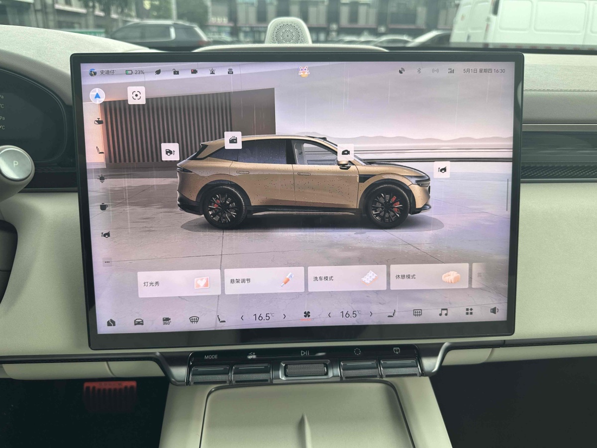 極氪 極氪7X  2025款 100kWh 長(zhǎng)續(xù)航四驅(qū)智駕版圖片