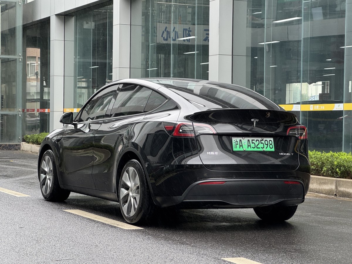 特斯拉 Model Y  2021款 改款 標(biāo)準(zhǔn)續(xù)航后驅(qū)升級版圖片