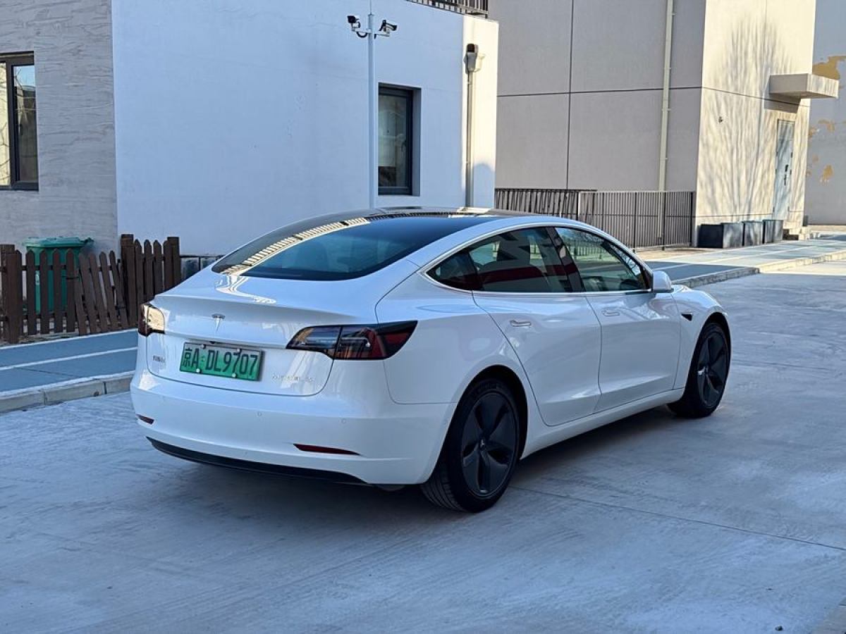 特斯拉 Model 3  2021款 改款 標(biāo)準(zhǔn)續(xù)航后驅(qū)升級版圖片