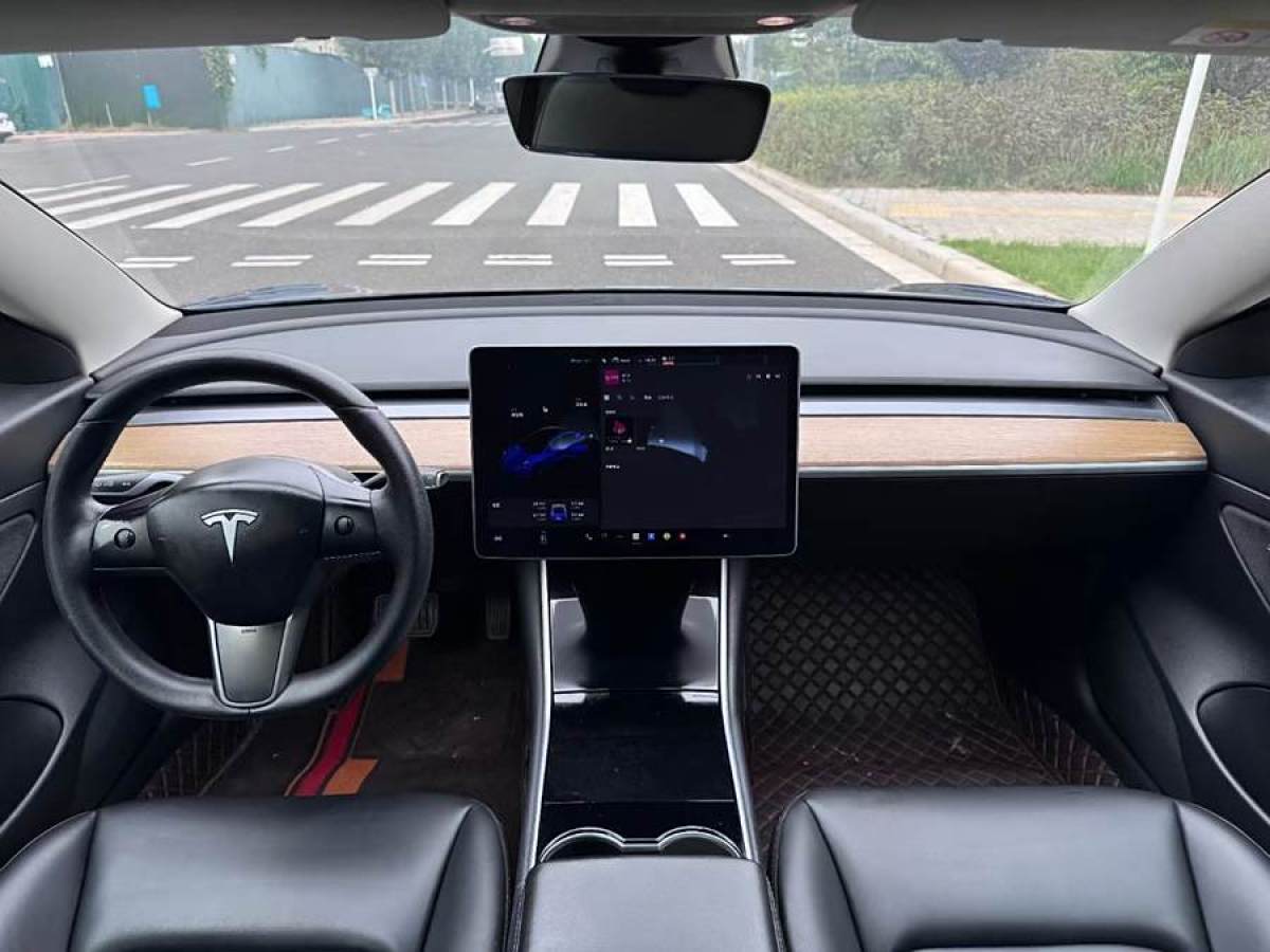 特斯拉 Model 3  2019款 標(biāo)準(zhǔn)續(xù)航后驅(qū)升級(jí)版圖片