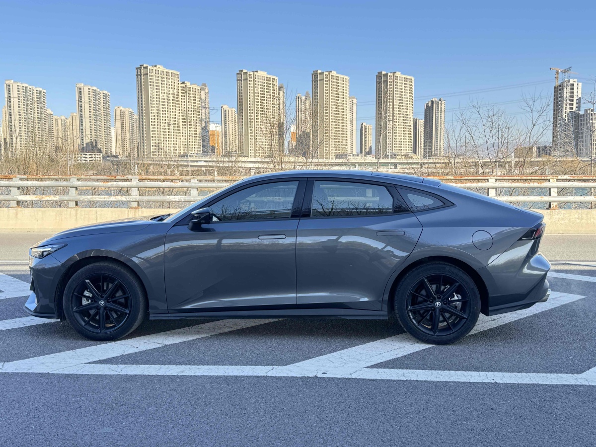 長(zhǎng)安 長(zhǎng)安UNI-V 智電iDD  2023款 智電iDD 1.5T 113km智趣型（飛快版）圖片